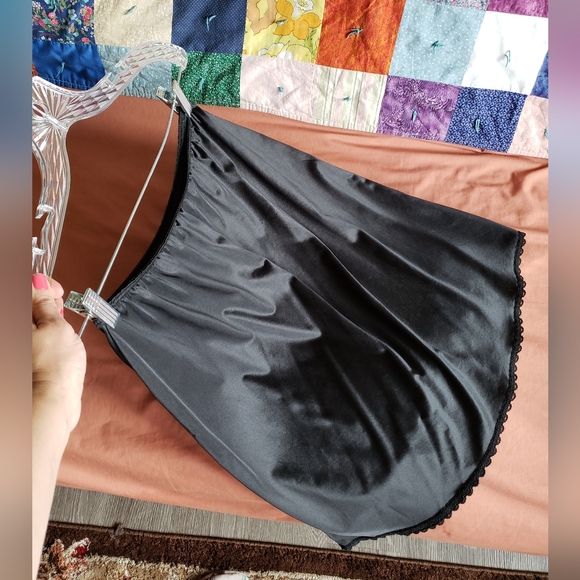 Sexy vintage black satin slip skirt - Picture 8 of 8